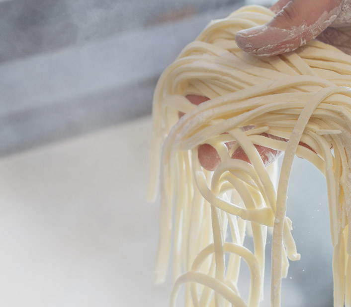 こだわりの店内製麺